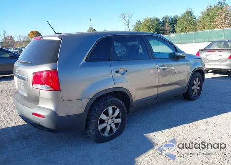 2011 Kia Sorento Lx z USA, uszkodzony, nr VIN 5XYKTCA17BG083058